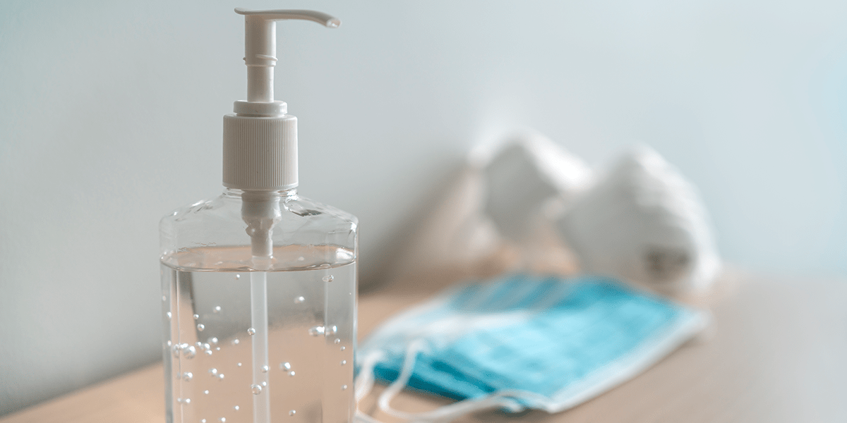 Productos de Limpieza necesarios para combatir el covid 19 cubrebocas y gel antibacterial
