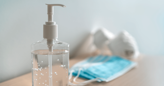 Productos de Limpieza necesarios para combatir el covid 19 cubrebocas y gel antibacterial