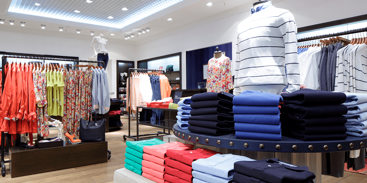 tienda de ropa completamente limpia