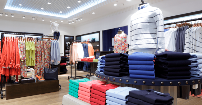 tienda de ropa completamente limpia