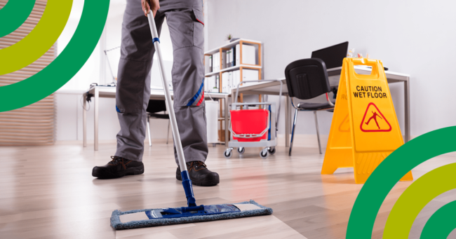 personal de limpieza limpiando oficina